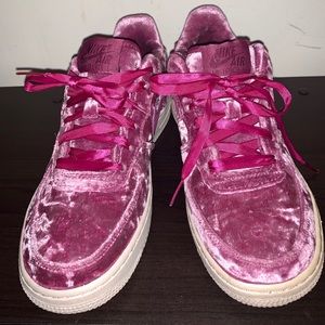 NIKE AIR FORCE 1 LOW CRUSHED VELVET YSZ 5.5/W SZ 7